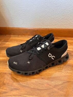 On Cloud X 3 Women’s Athletic Training Shoe Sneakers, black - size 10.5